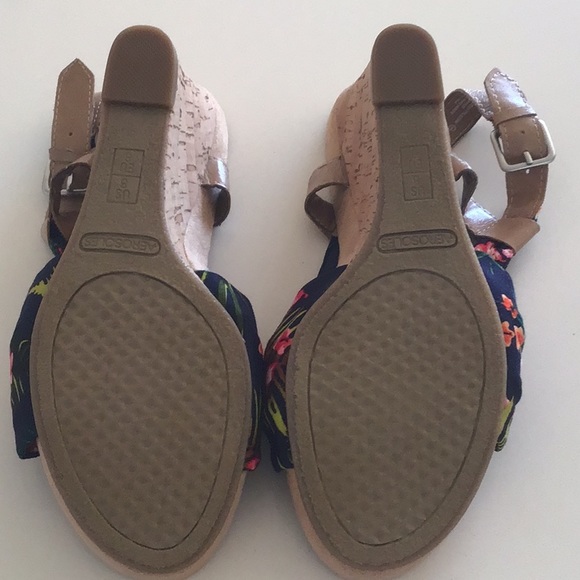 Aerosoles  plush pillow wedge shoes - Picture 6 of 7